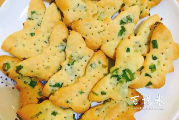 西式糕點(diǎn)，香蔥，蘇打餅干的制作方法，低熱量，酥脆味道還不錯(cuò)